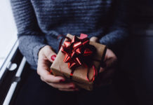 Kiedy warto podarować bliskiej osobie monetę na prezent?