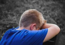 Co powoduje brak kontaktu z ludźmi?