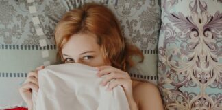 Jak poznać że facet z Tobą flirtuje?