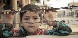 Jakie bariery ludzie budują między sobą? Jakie bariery ludzie budują między sobą?