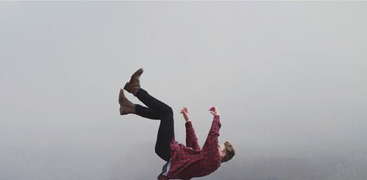 Czemu dolar spada 2023?