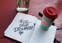 W jaki sposób Dyrektor motywuje nauczycieli do pracy?