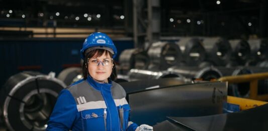 Czym jest gięcie CNC